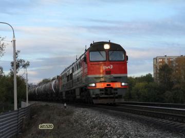 2ТЭ116УД-020, перегон Рыбинск-товарный - Рыбинск-пассажирский. 2ТЭ116УД оснащен дизелями GEVO-12. Мощность 2ТЭ116УД - 2х3100кВт (2х4200 л.с.)