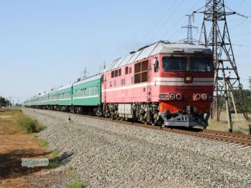 ТЭП70-0328 ранее был приписан к ТЧЭ-3 Волгоград, теперь - в ТЧЭ-11 Саратов. Поезд №330 